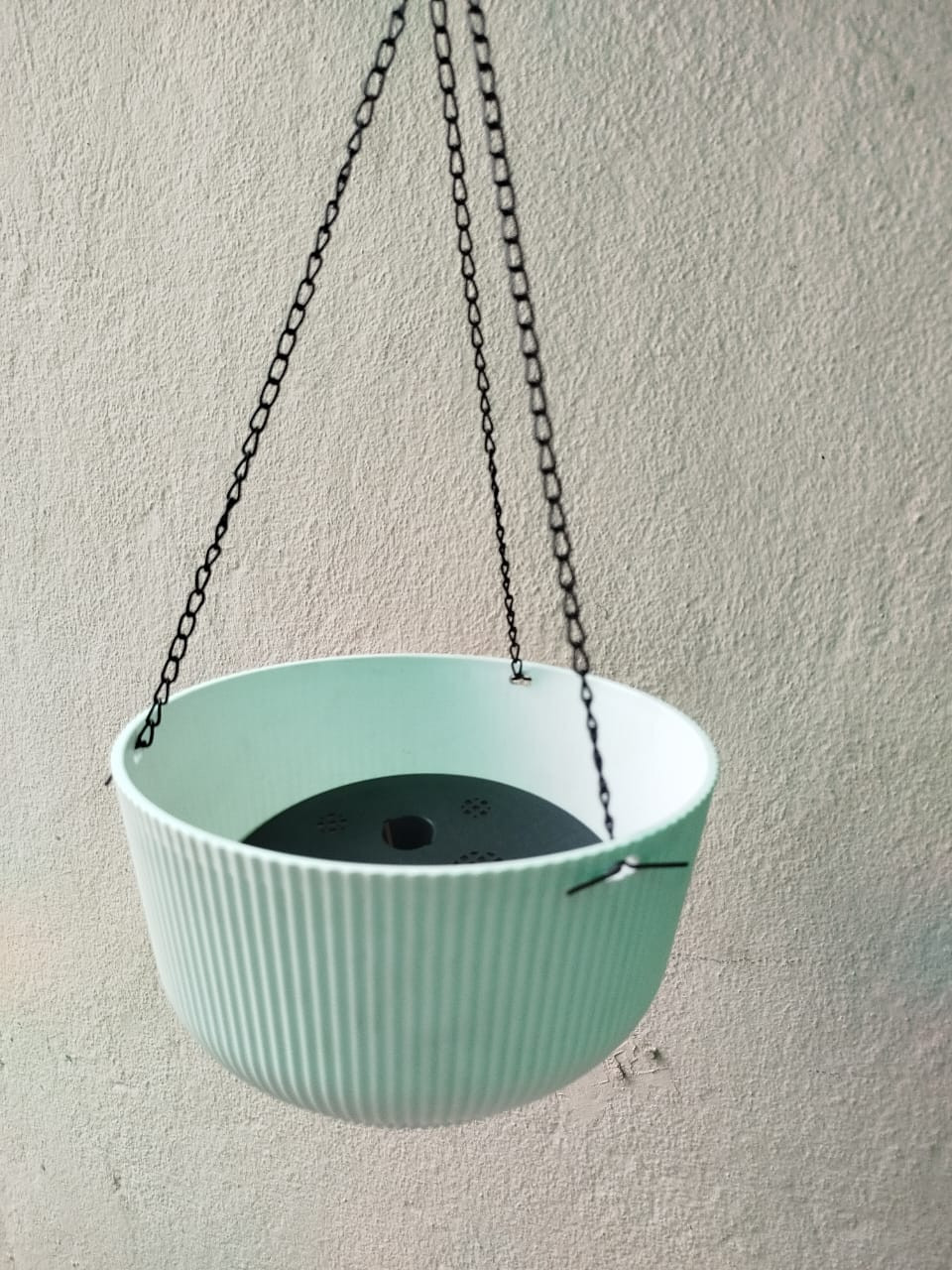 Hanging Pot (झुन्ड्याउने गमला)